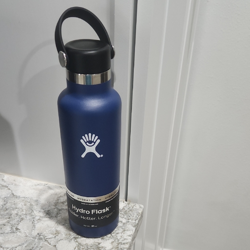 Hydro Flask Midnight Blue Bottle 21 Oz
